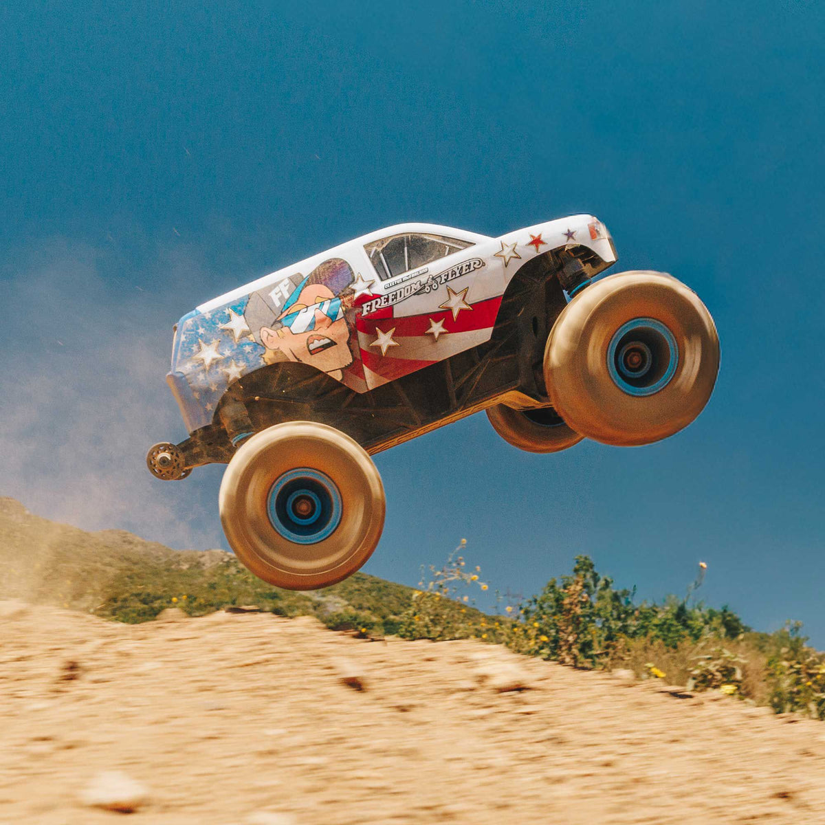 1/16 FREEDOM FLYER GROM 4X4 RTR Brushed Monster Truck (Battery & Charger Included), White