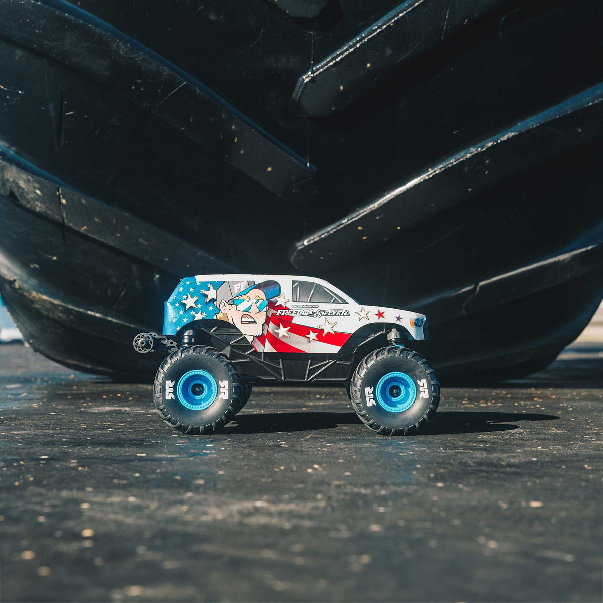 1/16 FREEDOM FLYER GROM 4X4 RTR Brushed Monster Truck (Battery & Charger Included), White