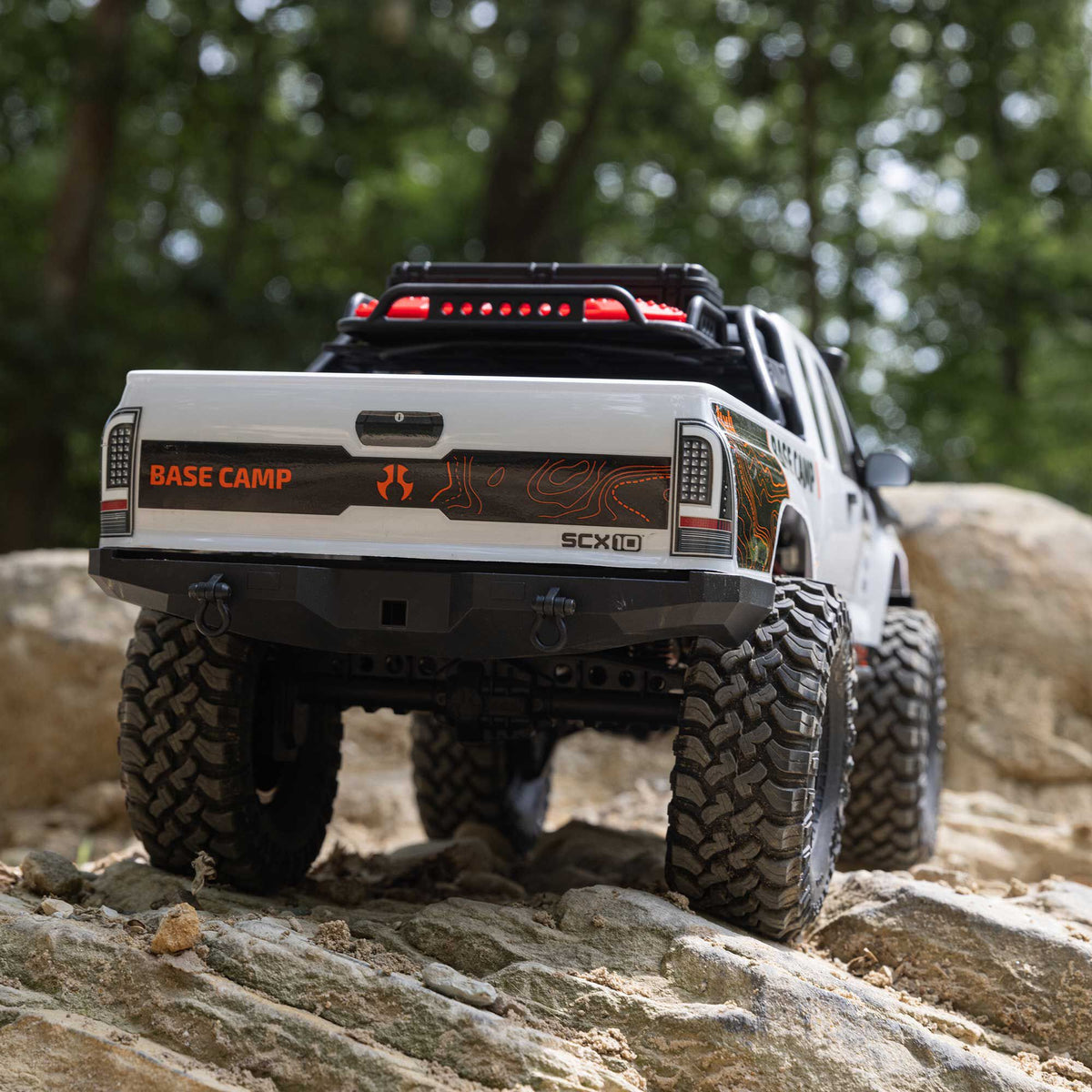 Axial 1/10 SCX10 III Base Camp 4X4 RTR Brushed Rock Crawler, White