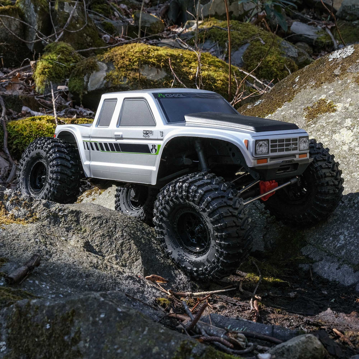 Axial 1/10 SCX10 III Coyote 4X4 RTR Brushed Rock Crawler, Silver