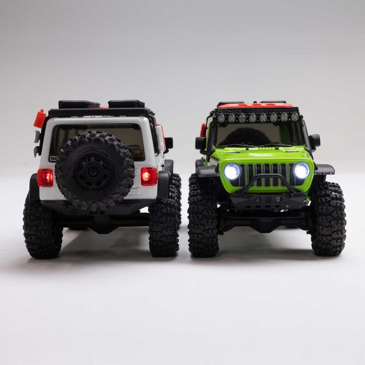 Axial Axial 1/30 SCX30 Jeep Wrangler JLU 4X4 RTR Brushed Rock Crawler, White