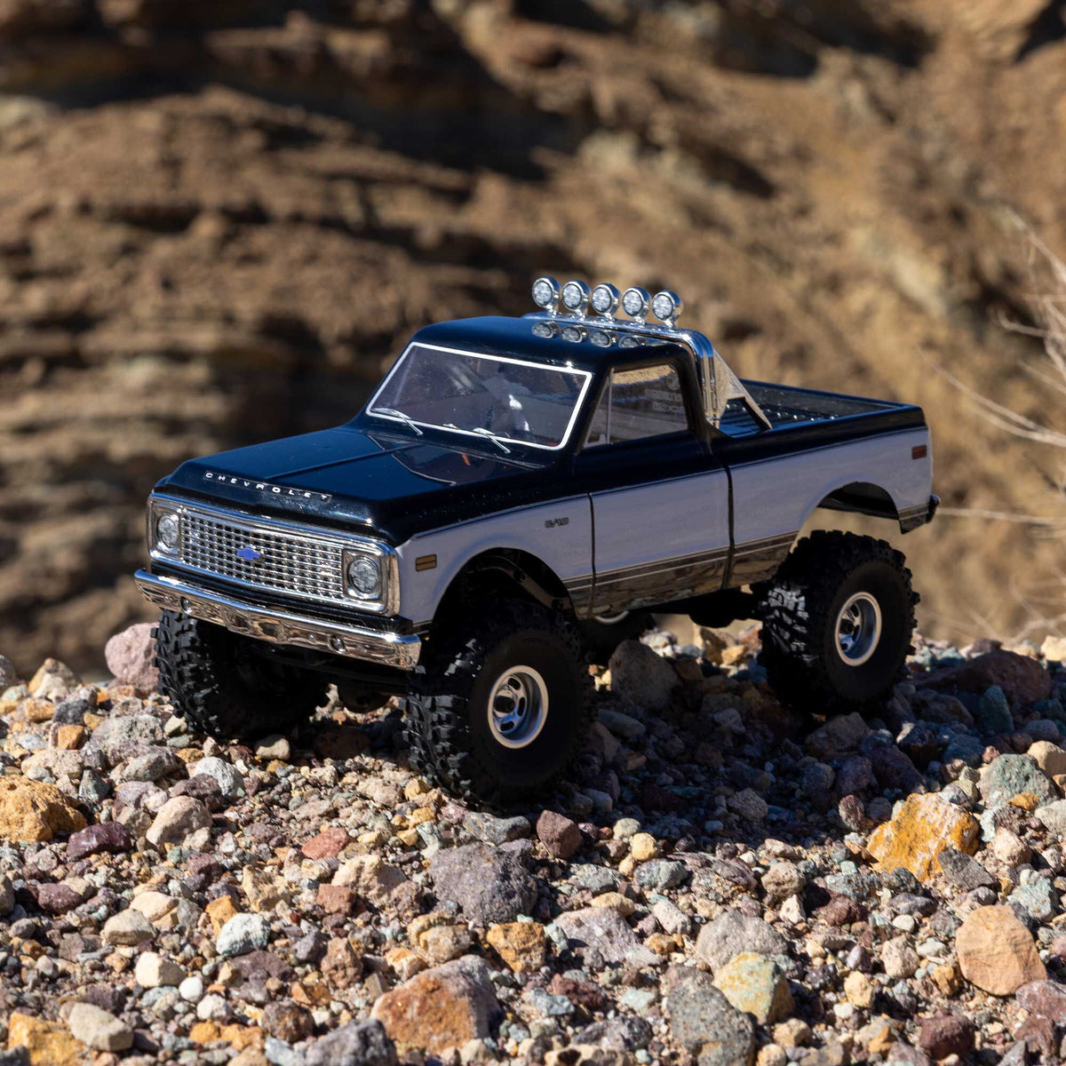 1/24 SCX24 1967-1972 Chevrolet C10 4WD Truck RTR, Black