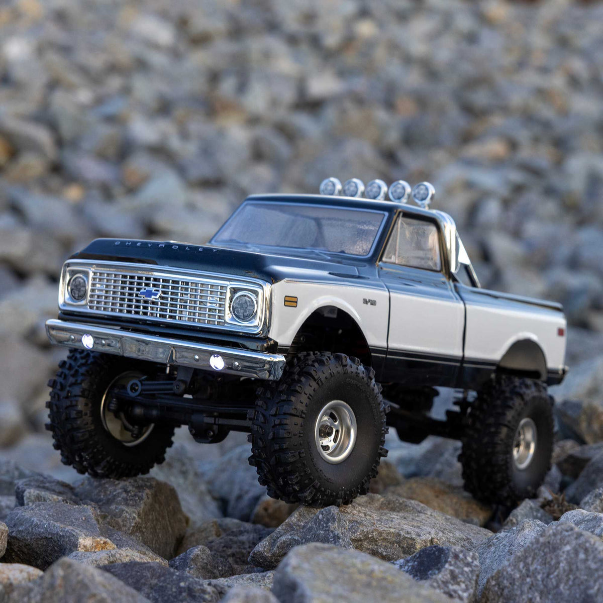 1/24 SCX24 1967-1972 Chevrolet C10 4WD Truck RTR, Black