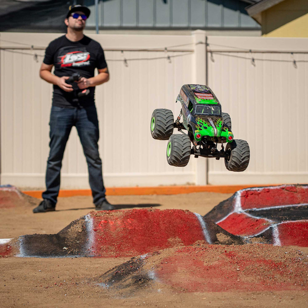 Losi LMT 2.0: 4wd Solid Axle Monster Truck RTR - Grave Digger