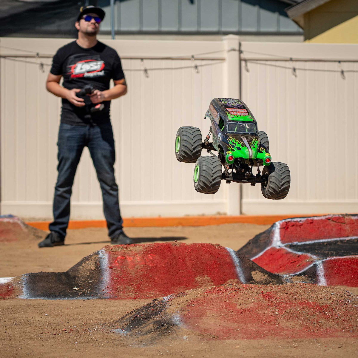 Losi LMT 2.0: 4wd Solid Axle Monster Truck RTR - Grave Digger