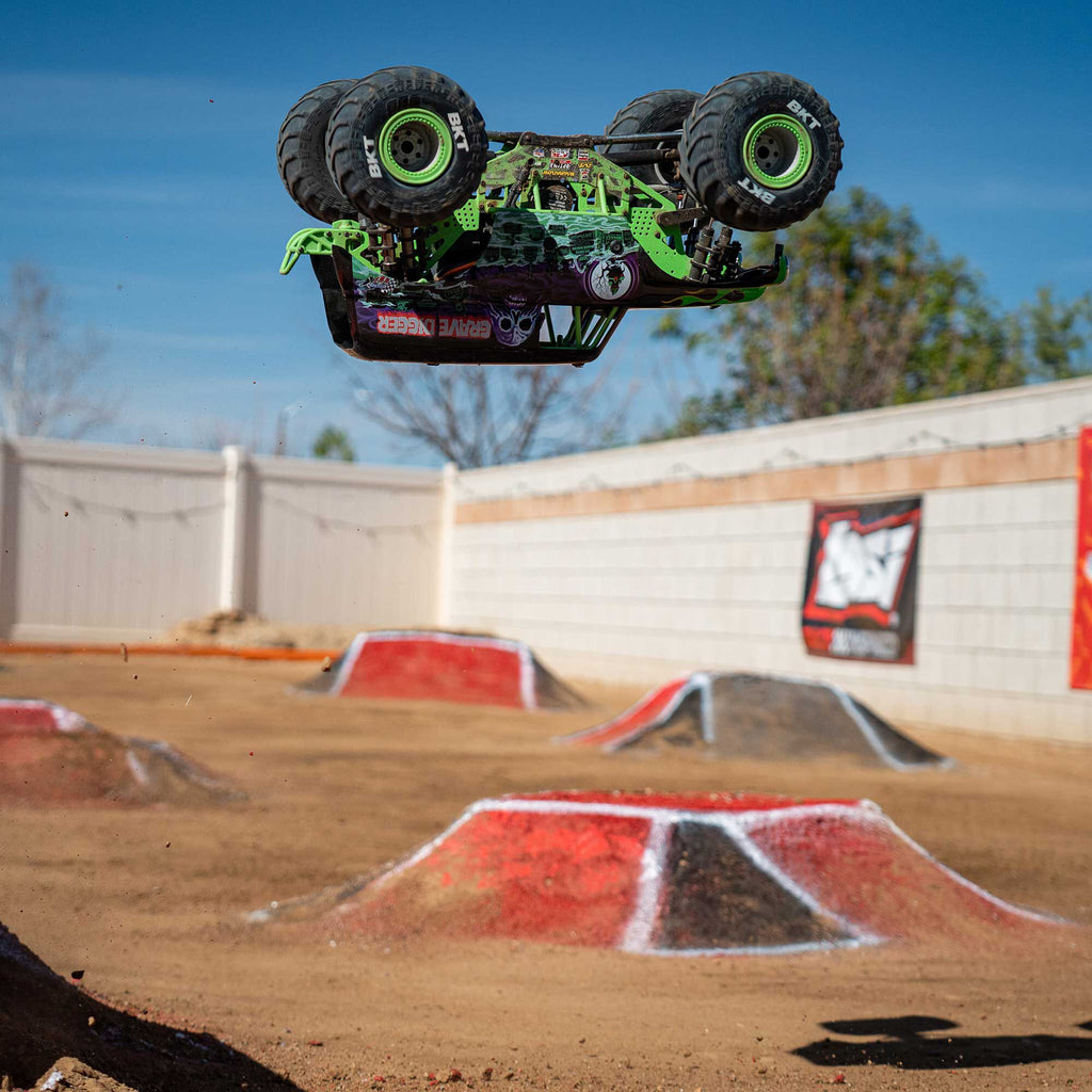 Losi LMT 2.0: 4wd Solid Axle Monster Truck RTR - Grave Digger