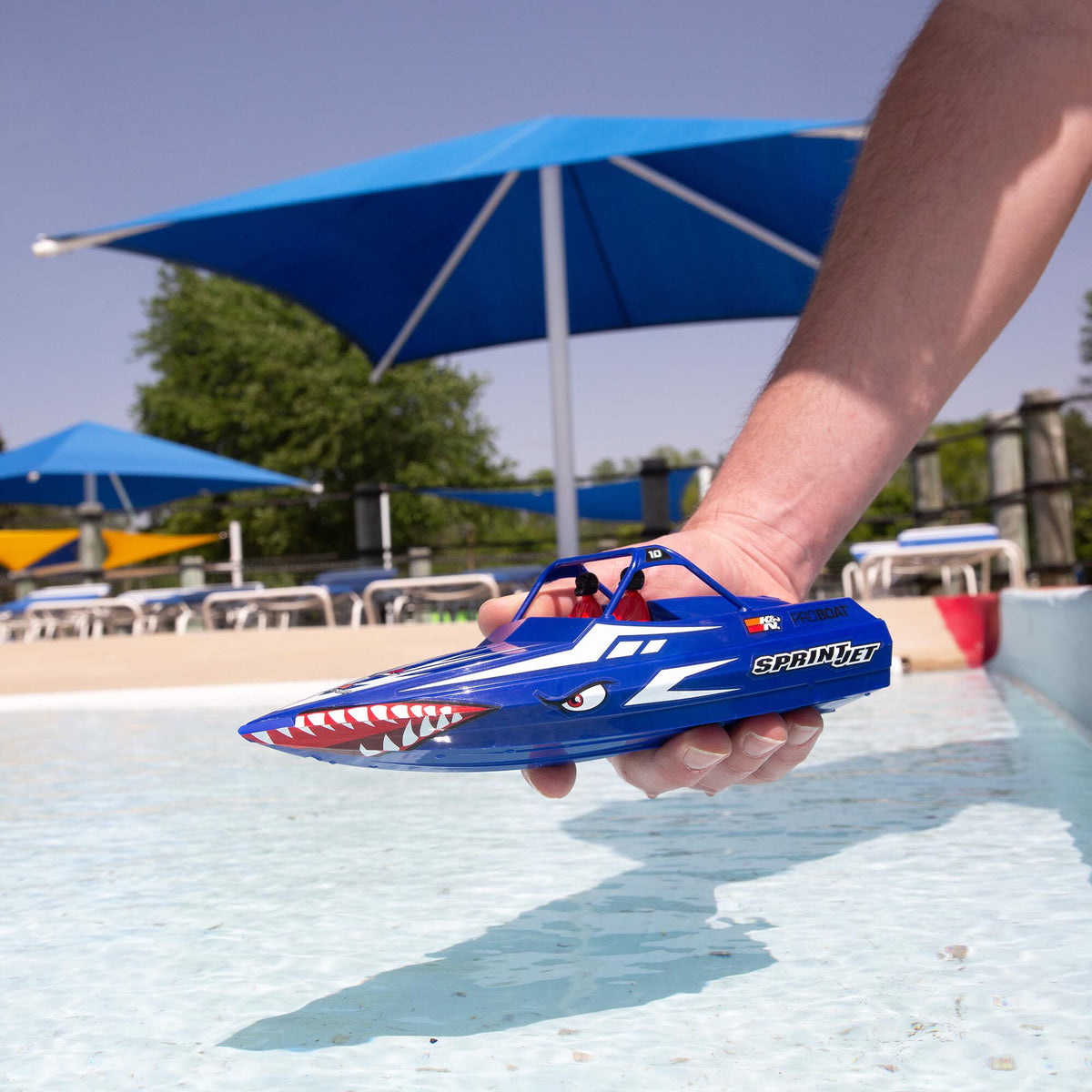Sprintjet 9" Self-Righting Deep-V Jet Boat Brushed RTR, Blue