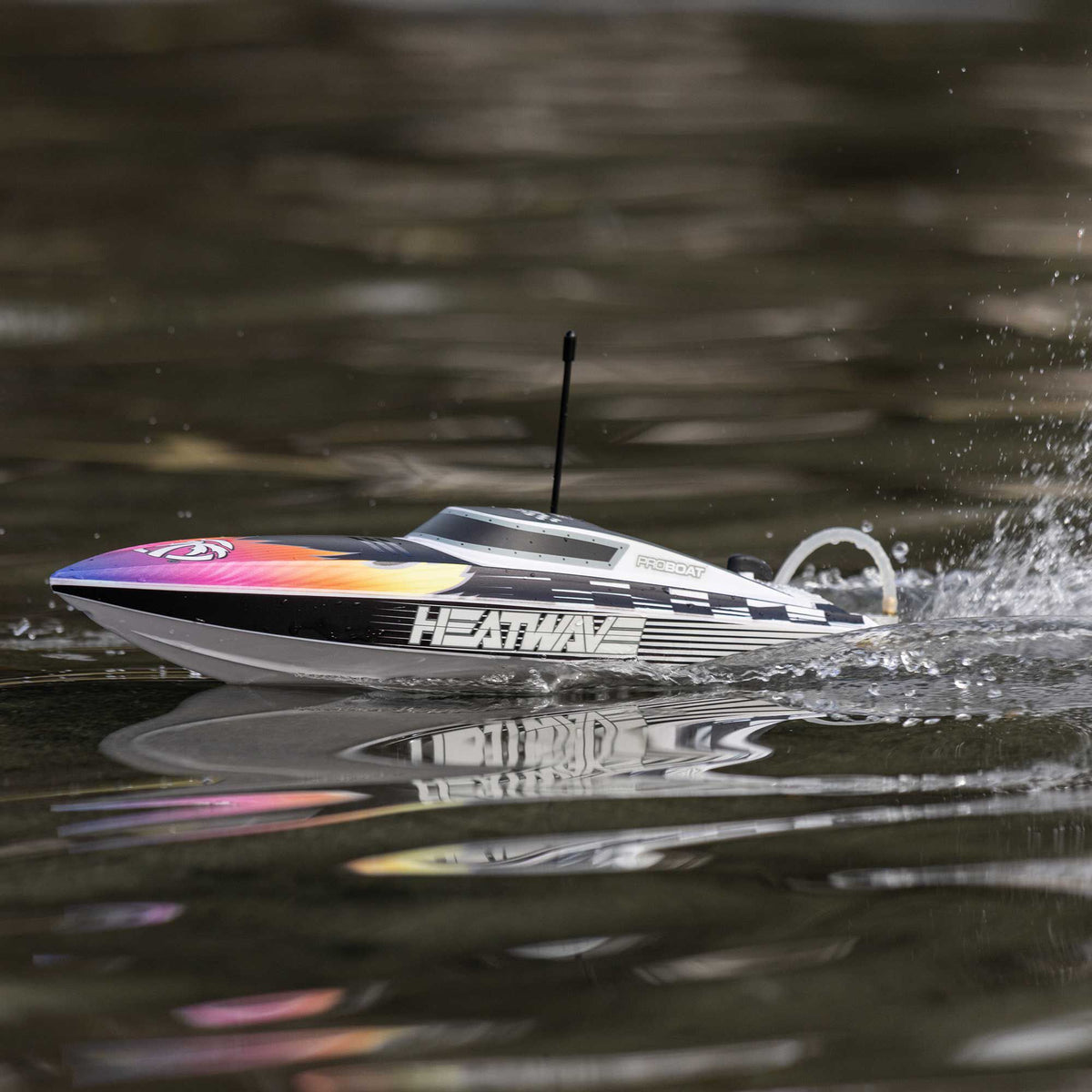 Recoil 2 18" Self-Righting Brushless Deep-V RTR, Heatwave