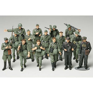 1/48 WWII German Infantry on Maneuvers